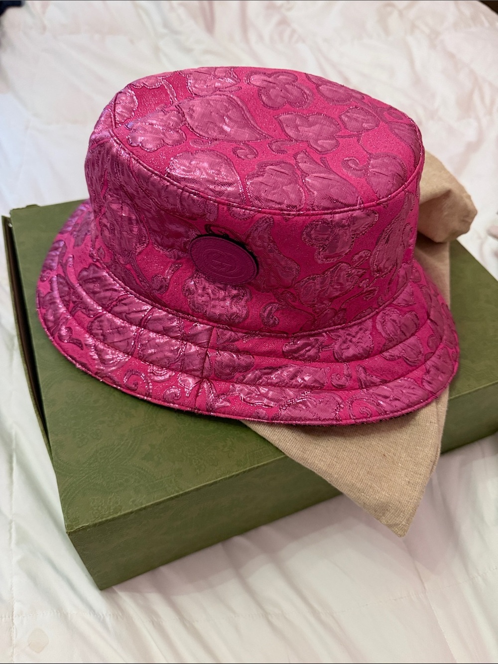 Gucci metallic hot Pink reversible Heart Bucket Hat - Picture 3 of 5